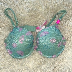 Victoria’s Secret Push-Up Laced Bra